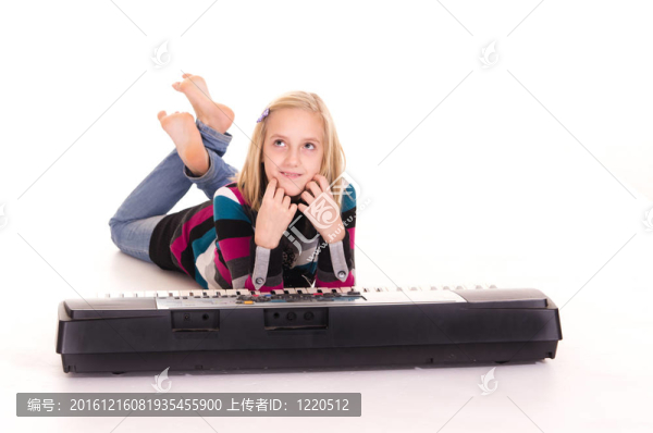 合成器小女孩