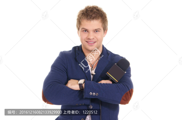 男人用麥克風(fēng)