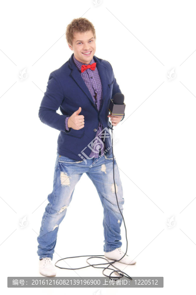 男孩和麥克風
