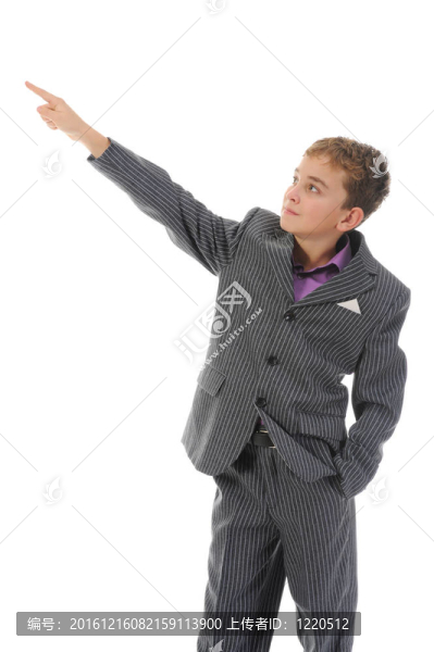 穿西裝的男孩