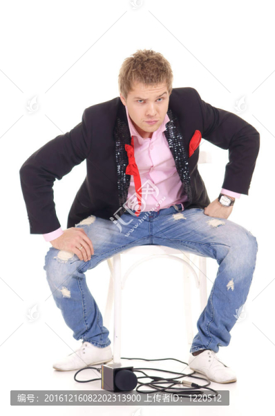 可愛的男人和麥克風(fēng)