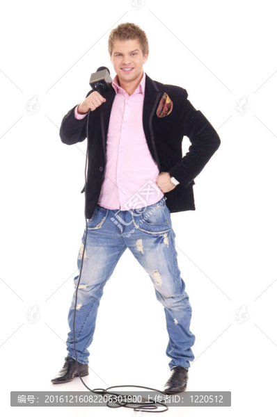 可愛(ài)的男人和麥克風(fēng)