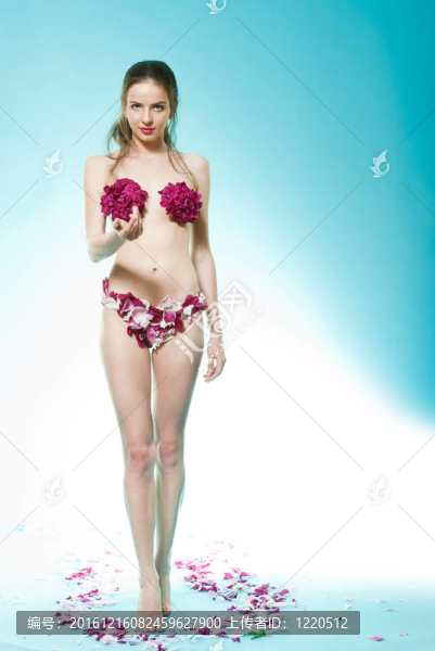 穿花的女孩