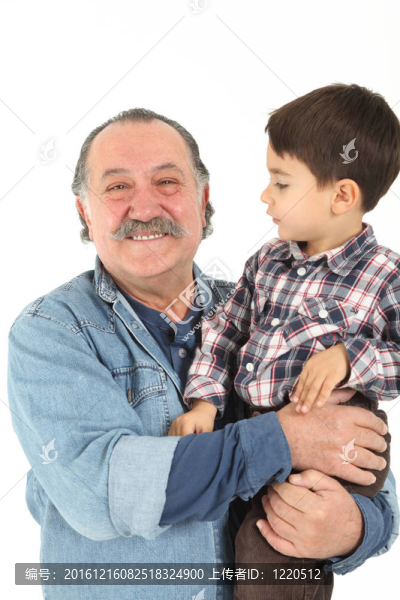 孩子和祖父玩