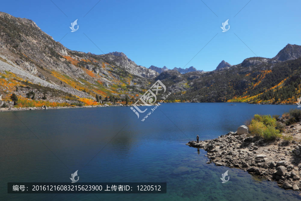 山上的湖