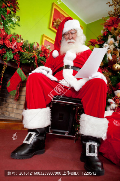 Santa用信睡覺
