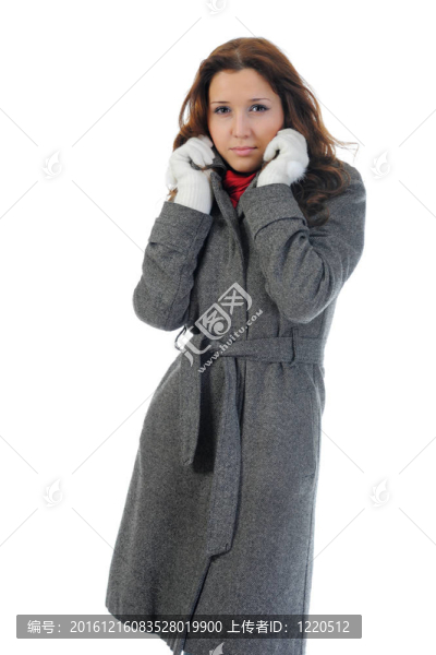 穿著大衣的女人