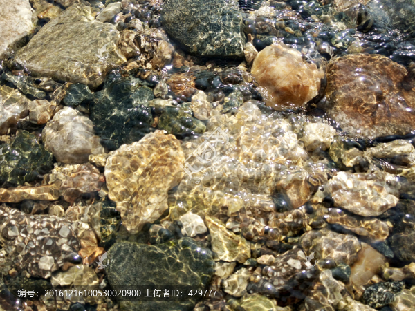 清澈流水,山泉水