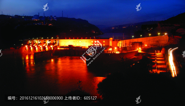 天橋水電夜景