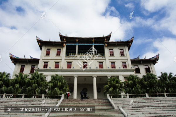 廈門大學(xué)