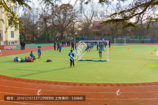 青少年足球訓(xùn)練