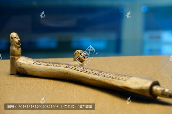 馴鹿骨骨雕