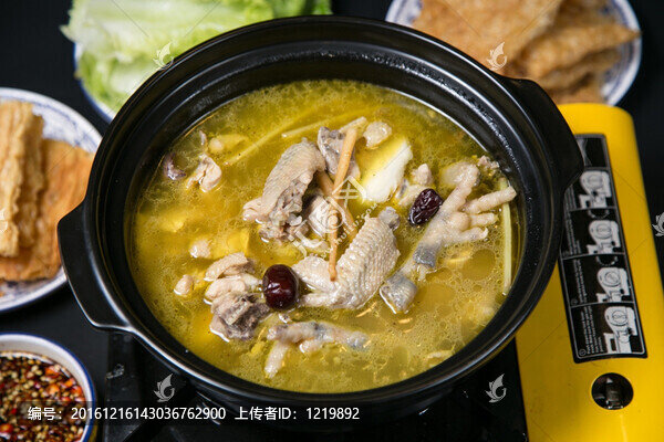 藥膳雞煲
