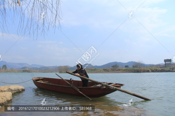 鄉(xiāng)村河流劃船