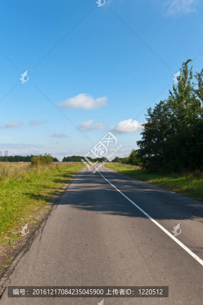 空曠的鄉(xiāng)村道路