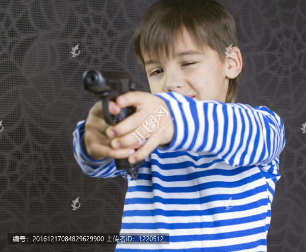 帶武器的男孩