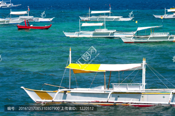 小船離岸