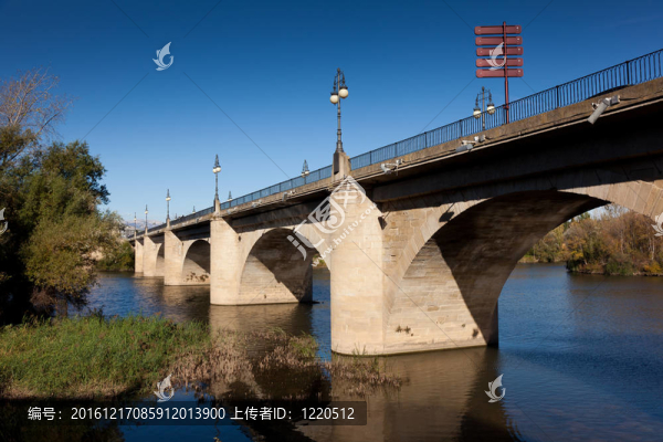 橋的石頭更駉；拉里奧哈；西班牙；