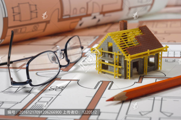在建筑藍圖的房子模型