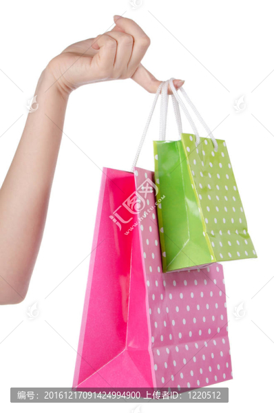 明亮的禮品袋在白色的手孤立