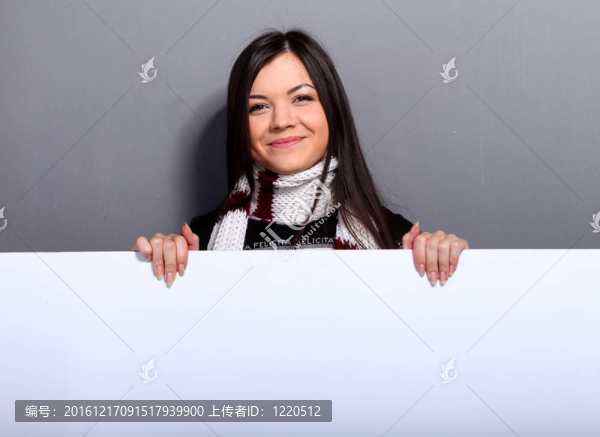 毛衣跟帖的女人