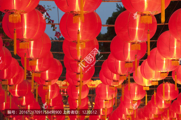喜慶的中國(guó)紅燈籠裝飾