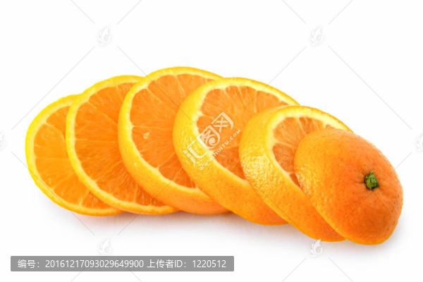 成熟的橙子切成片