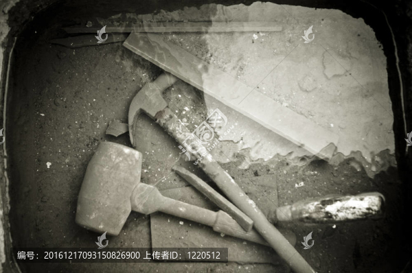工具在水