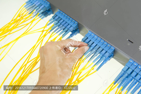 光纖網(wǎng)絡(luò)服務(wù)器室