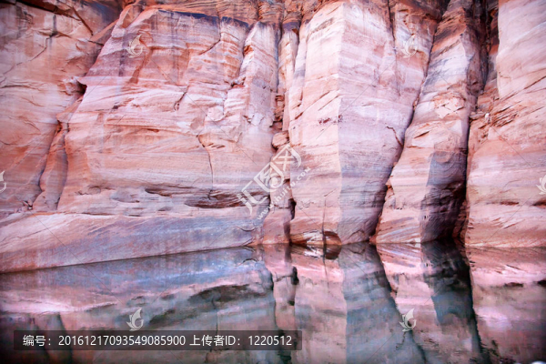 粉紅色墻壁羚羊峽谷峽谷倒影湖鮑威爾亞利桑那