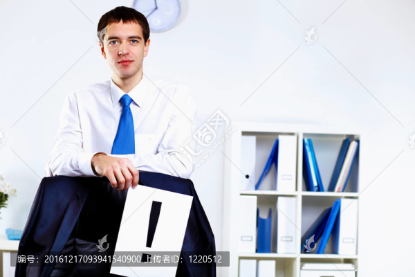 年輕商人在辦公室