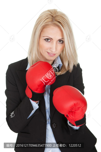 美麗的女商人冒充拳擊手套