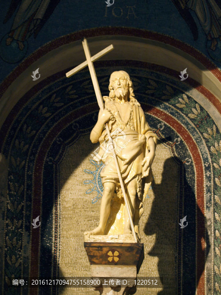 丘西-羅馬式大教堂（Duomo）三secondiano；在原有大殿建在公元560和第十三世紀(jì)的裝修。
