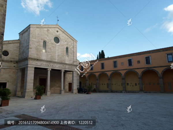 丘西-羅馬式大教堂（Duomo）三secondiano；在原有大殿建在公元560和第十三世紀(jì)的裝修。