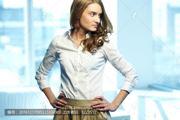 年輕女性