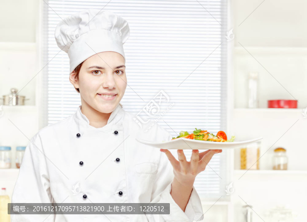 廚師在廚房里吃素食