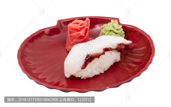 日本壽司與肉章魚在白色背景