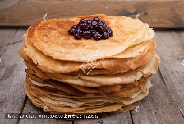 櫻桃木桌上薄餅