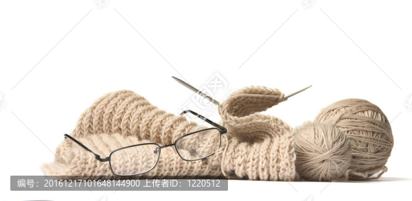 輪輻；眼鏡；毛球和未完成的白色背景上的編織