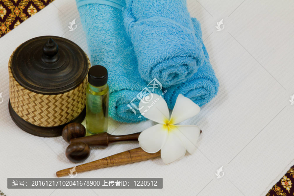 白花保健溫泉；精油瓶