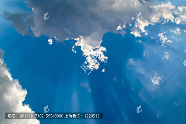 太陽在云層后面
