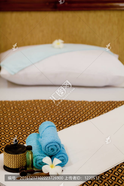 白花保健溫泉；精油瓶