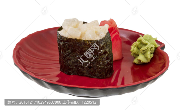 香料與壽司hotate醬扇貝孤立在WHI片