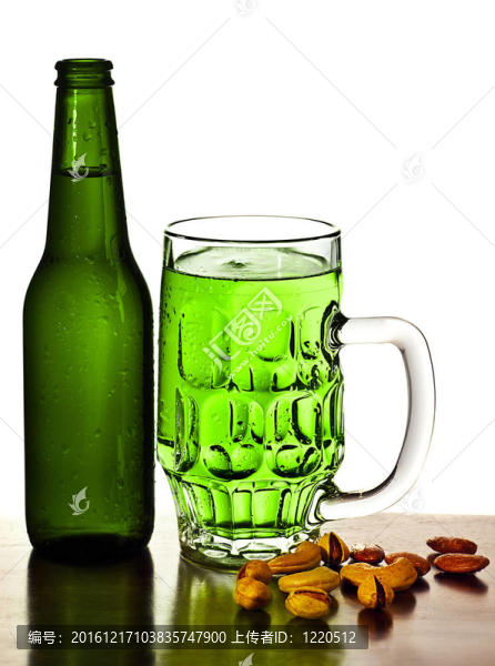 冷綠色的啤酒