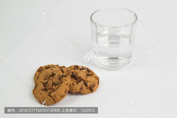 一杯水和餅干