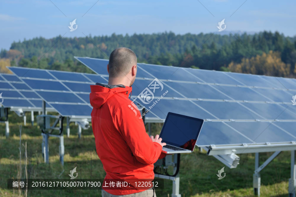 太陽能電池板廠用筆記本電腦工程師