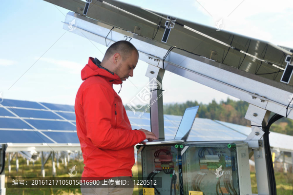 太陽能電池板廠用筆記本電腦工程師
