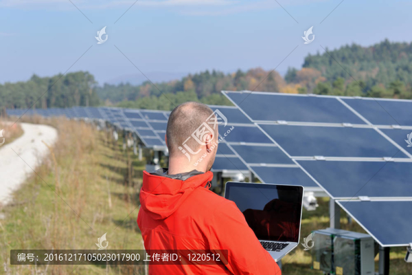 太陽能電池板廠用筆記本電腦工程師