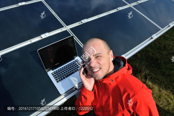 太陽(yáng)能電池板廠用筆記本電腦工程師