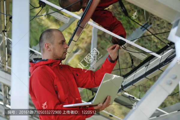 太陽能電池板廠用筆記本電腦工程師
